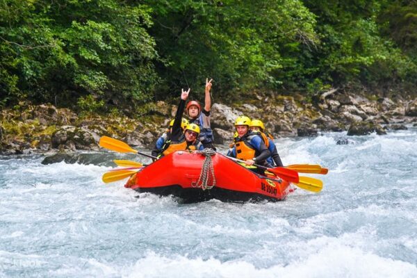 RIVER RAFTING LÜTSCHINE